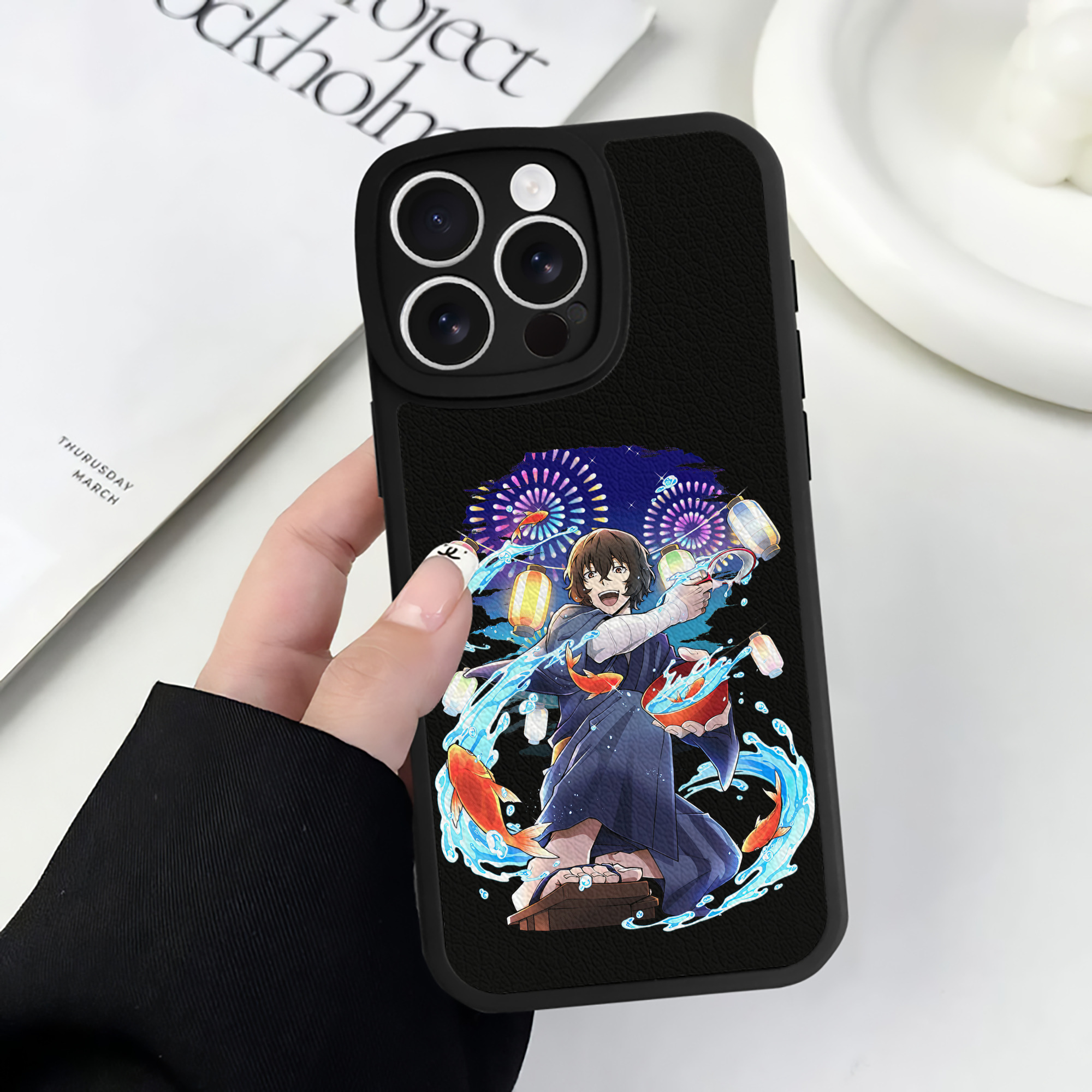 （画像用） 文豪ストレイドッグス Bungo Stray Dogs 【iPhone 16シリーズ対応】シリコンスマホケース（レザー調） 材質：シリコン